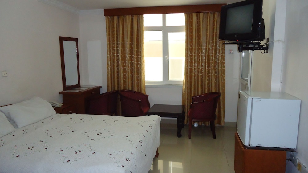 Rainbow Hotel 20/50