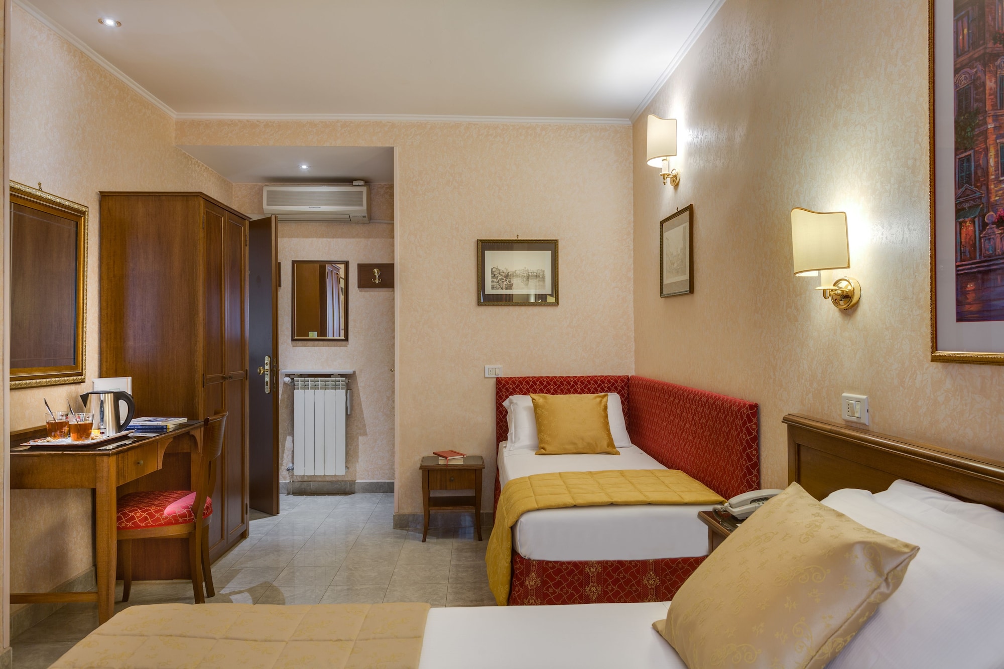 ROOM, TRIPLE