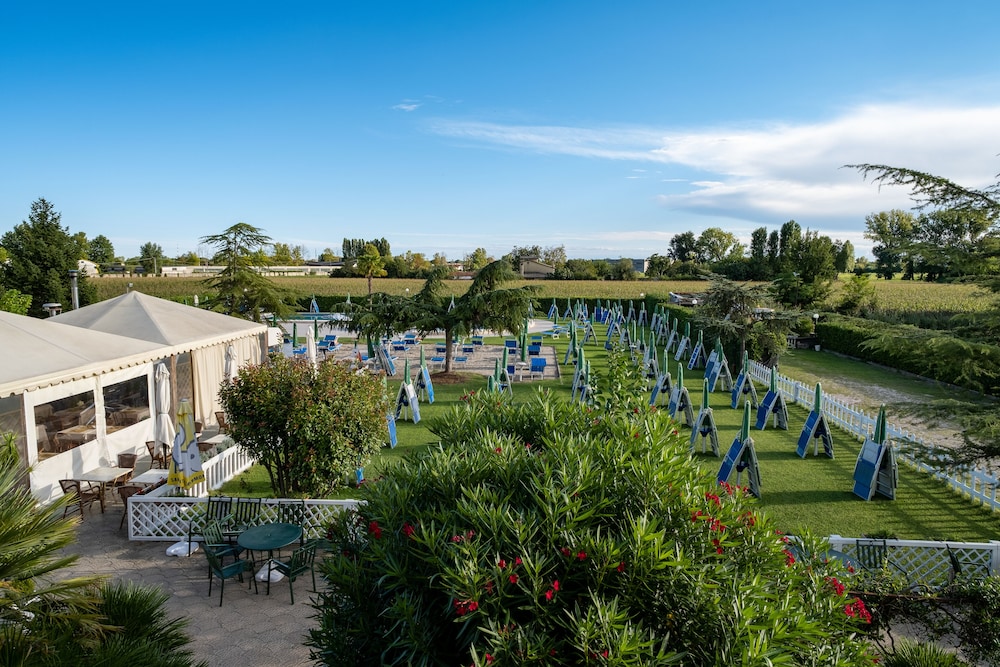 Hotel Villa Sara 45/60