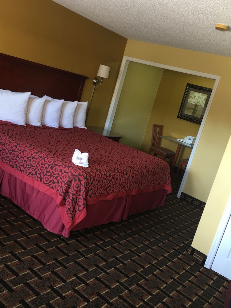 Days Inn By Wyndham Orange City/Deland 18/39