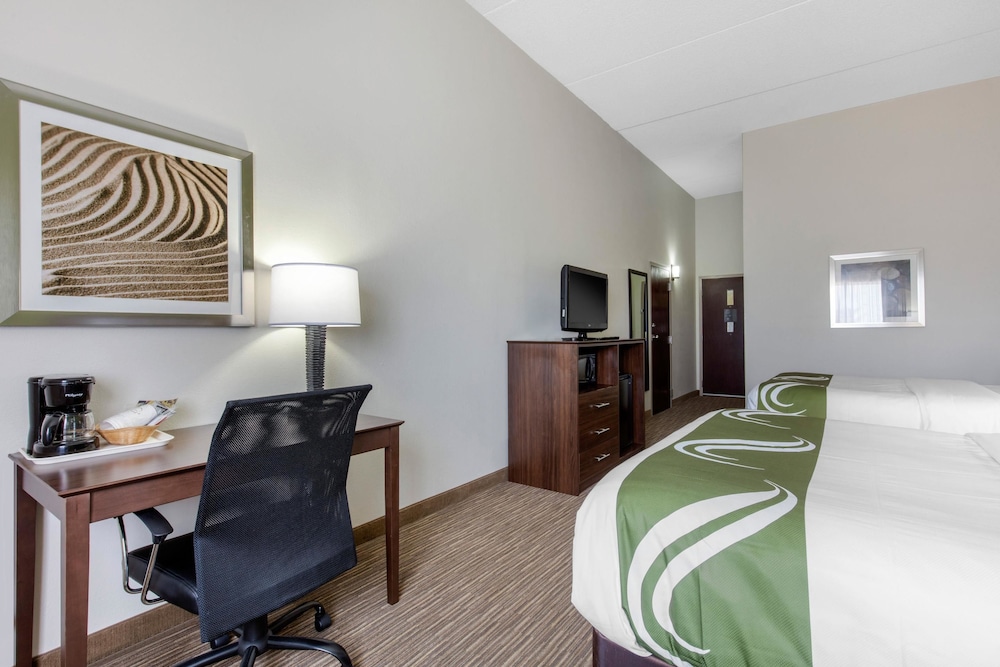 Quality Inn & Suites Mountain Home North 25/34