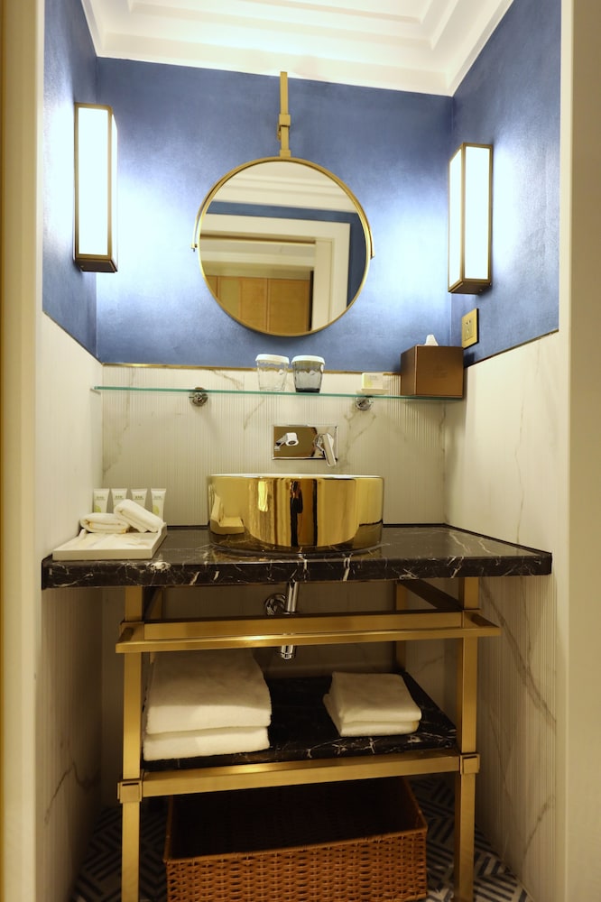 Hua Ting Guest House 50/50