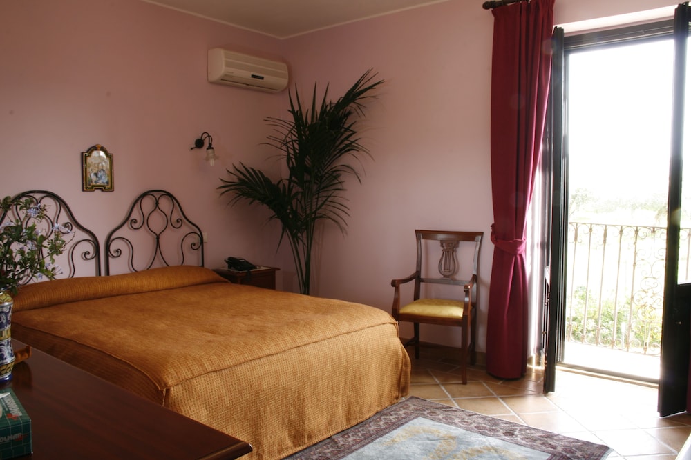 Don Giovanni Hotel 11/36