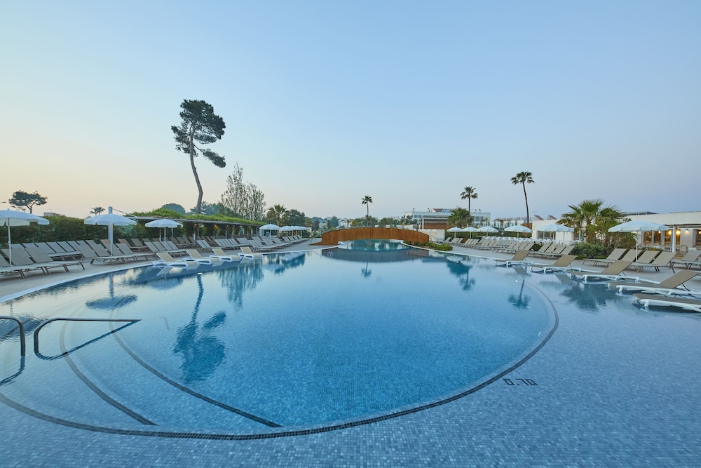 BG Tonga Tower Design Hotel and Suites 32/64