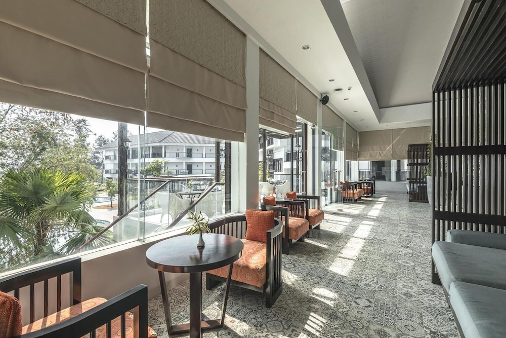 Lido Lake Resort by MNC Hotel 46/63