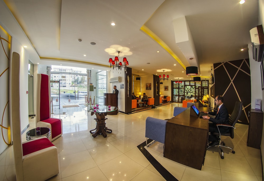 Meneur Hotel 22/29