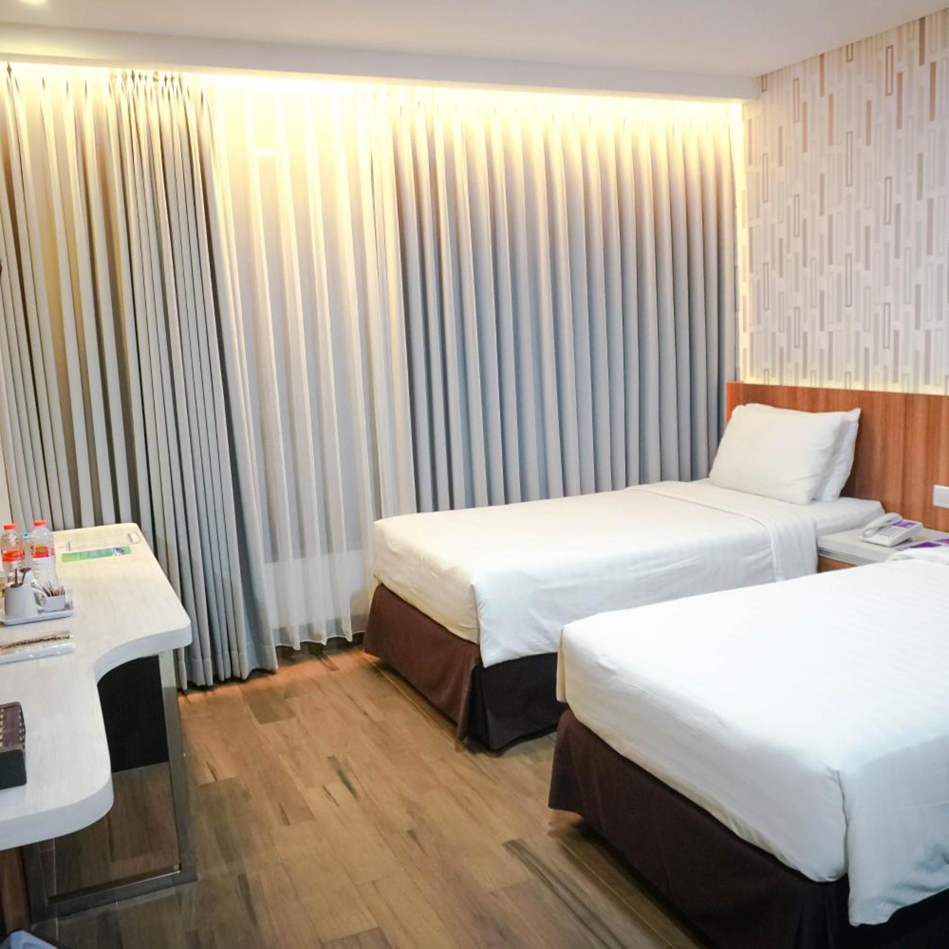 Deluxe, Twin Beds, No Balcony