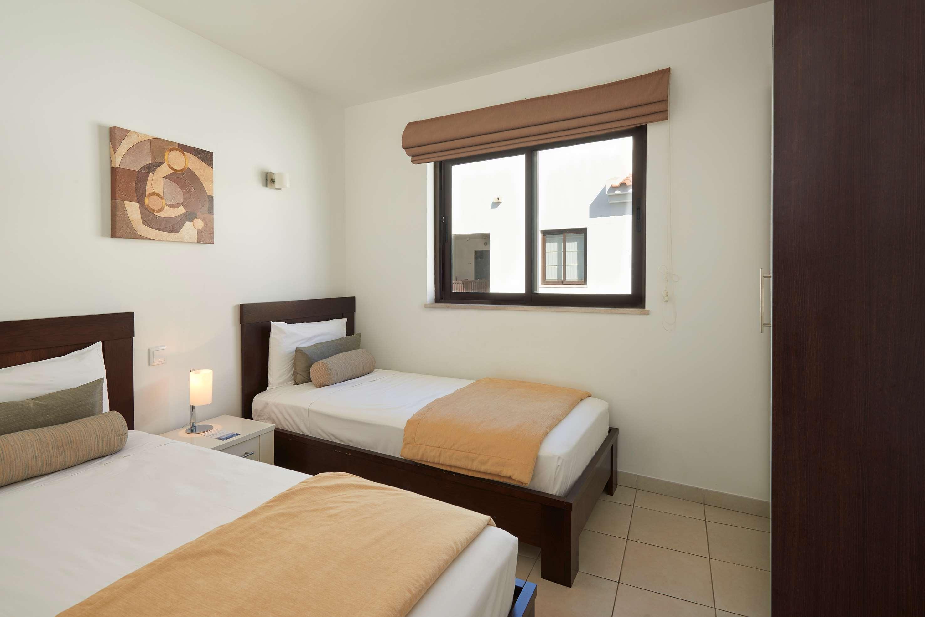 3 Bedrooms, Sol, Suite