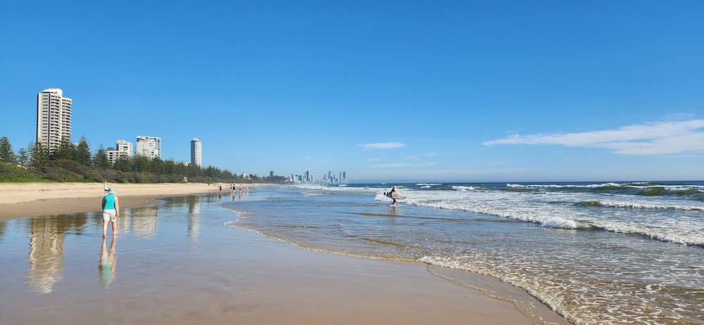 Burleigh Surf Apartments 72/77