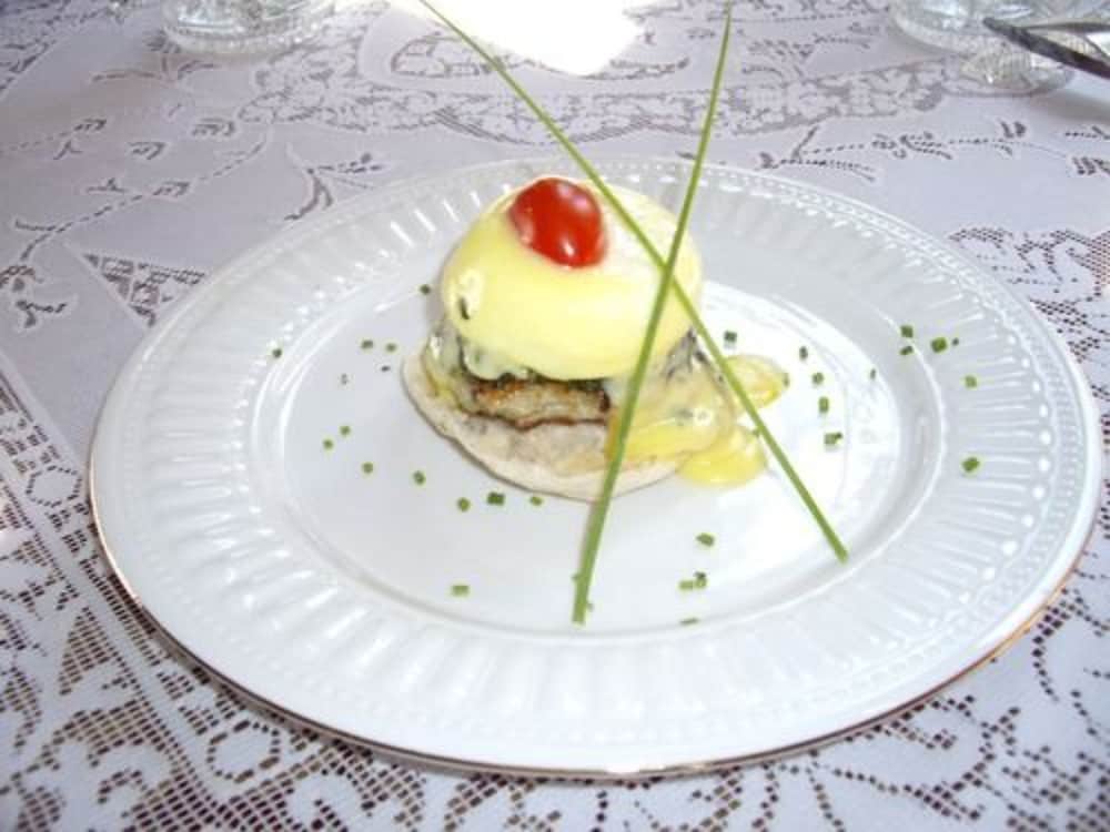 Isaiah Jones Homestead Bed & Breakfast 25/50