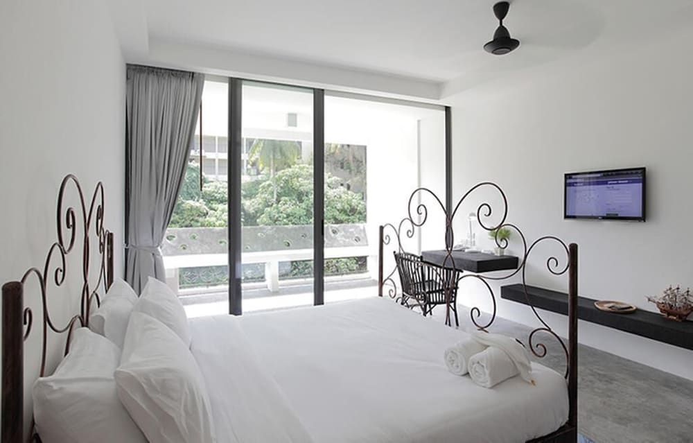 SURINTRA BOUTIQUE RESORT 7/25