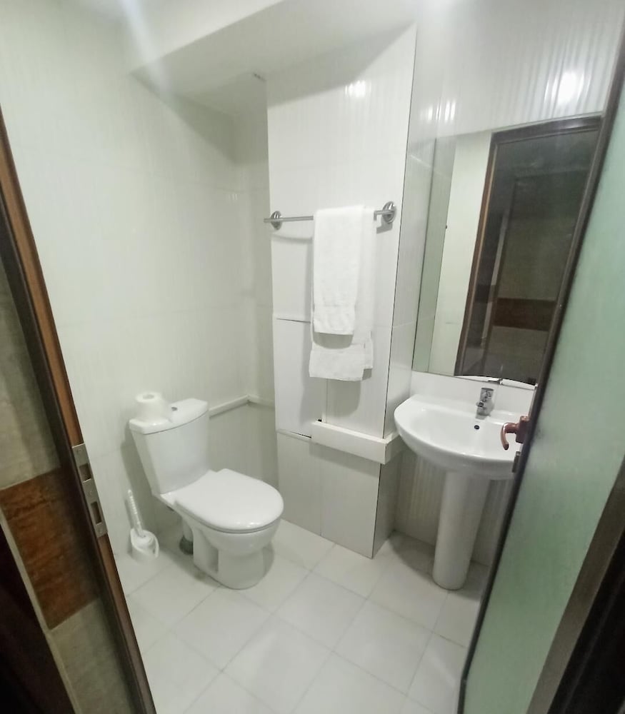 YEREVAN DELUXE HOTEL 11/61