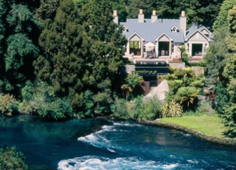 HUKA LODGE 55/66
