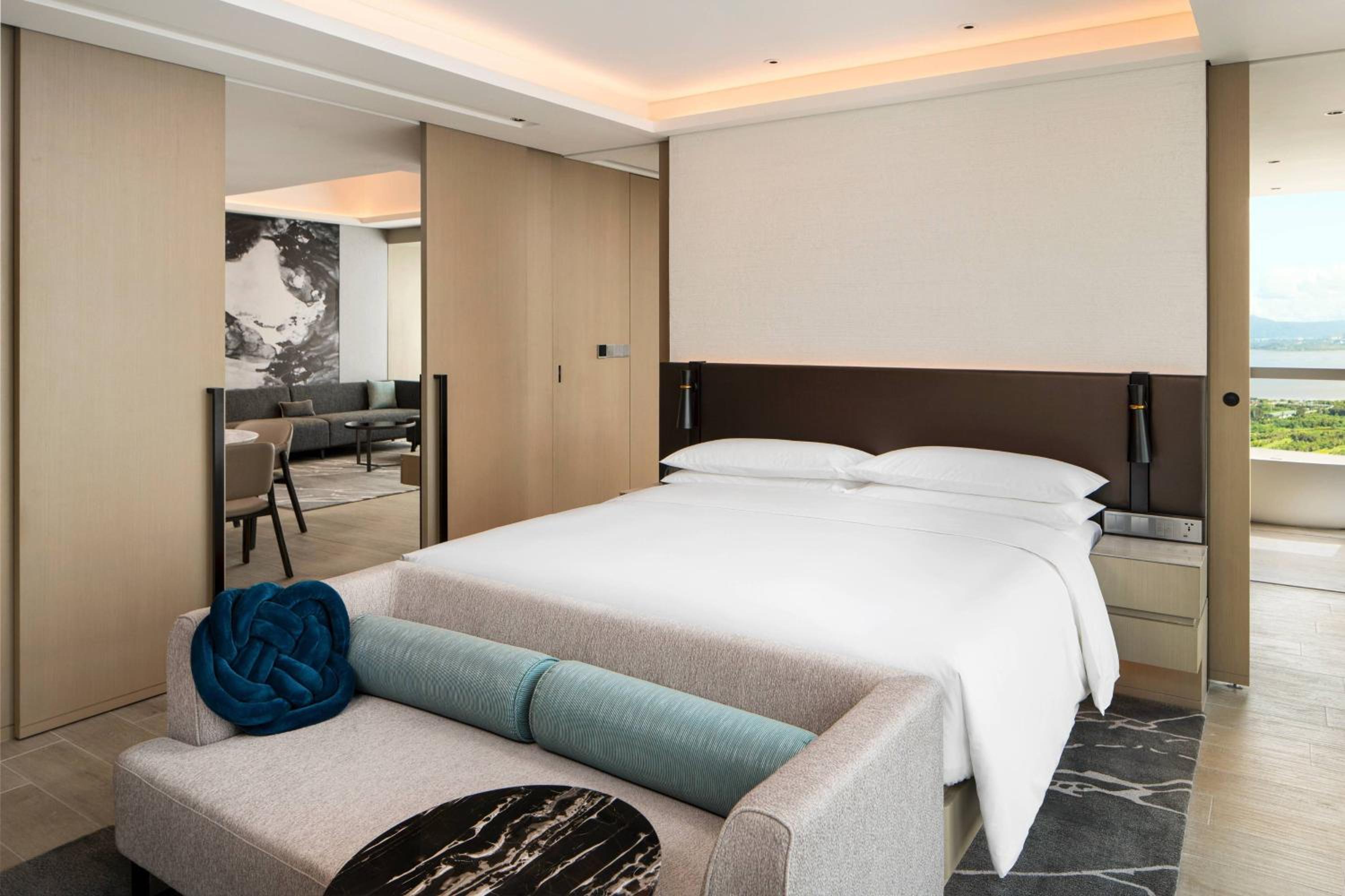 Executive, Suite, King Bed, Bay View, Lounge Access
