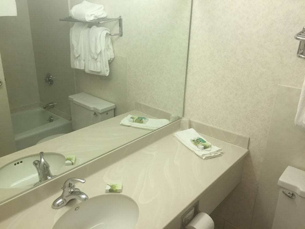 Fireside Inn Suites Portland Formerly Holiday Inn Portland West 15/33