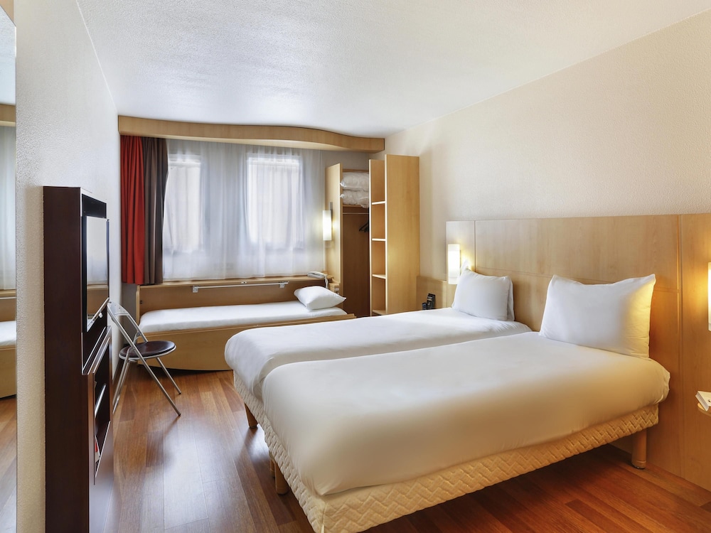 Ibis Etampes 32/69