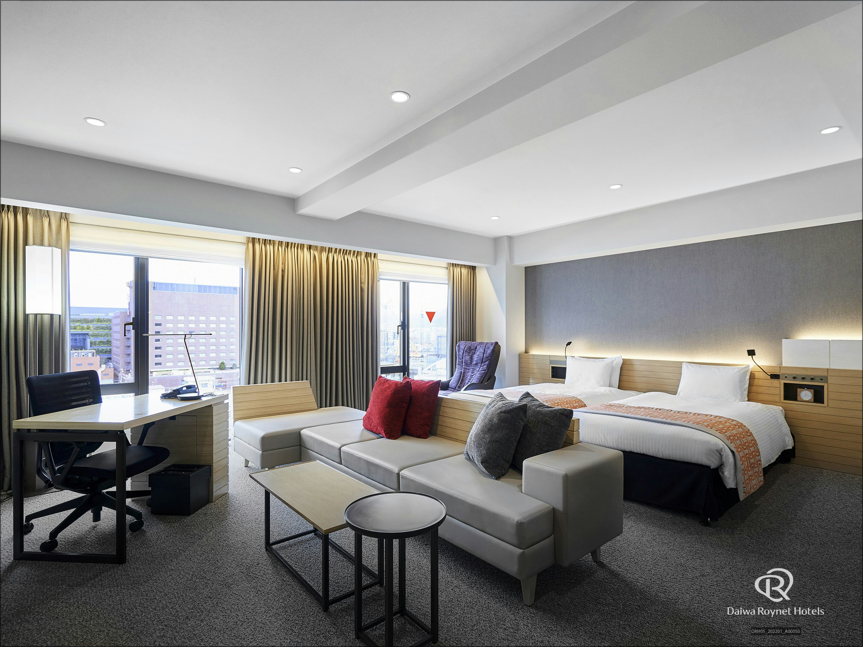 Junior Suite, Train View