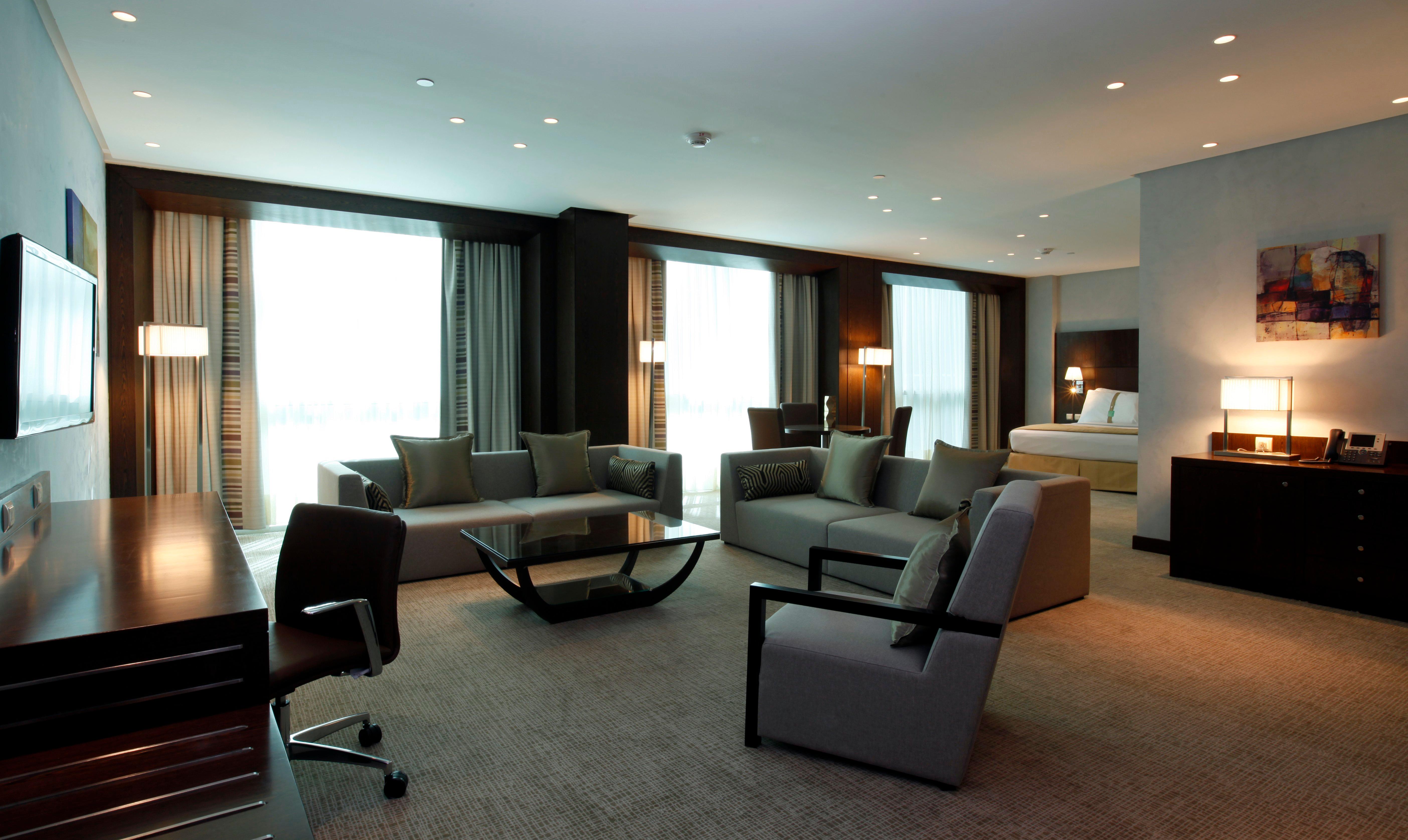 SUITE, KING BED, LIVING AREA, SMOKING