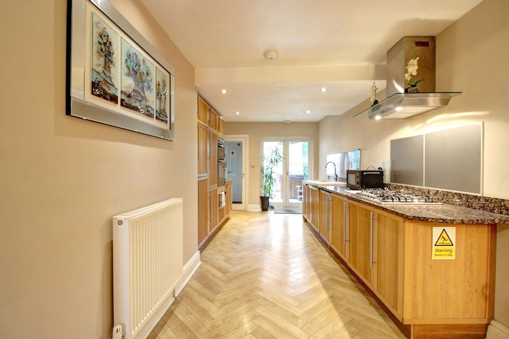 Chester Apartments 5/50