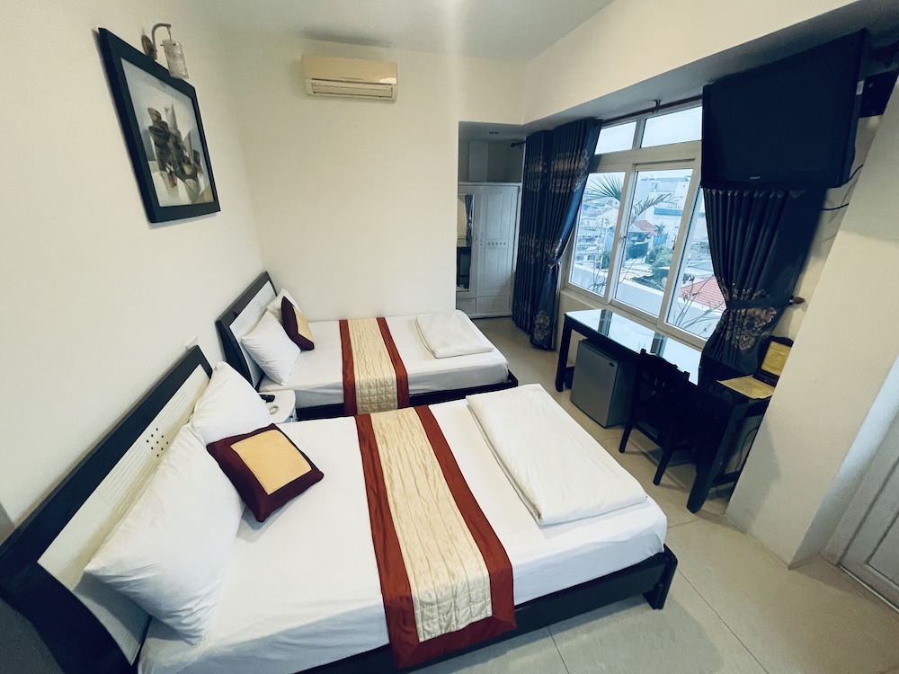 DELUXE, CITY VIEW, BALCONY