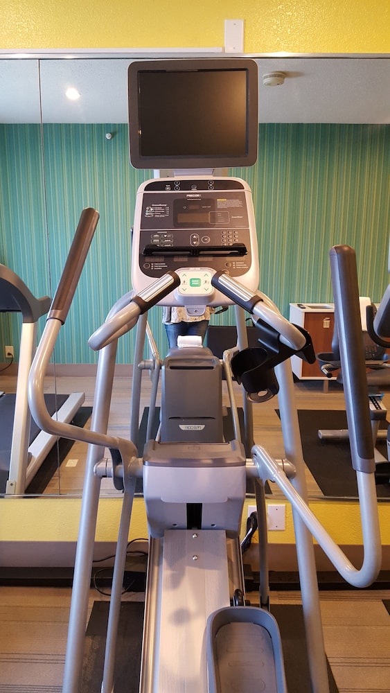 Holiday Inn Express Howe (Sturgis, Mi) 30/49