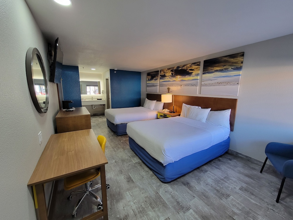 Days Inn by Wyndham Ruidoso Downs 13/54