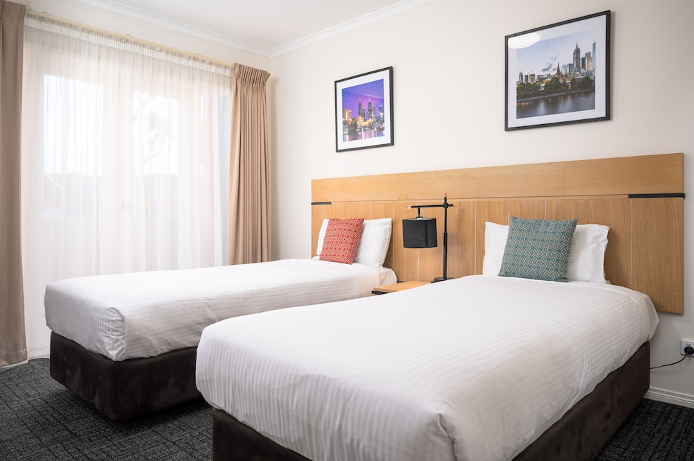 MainStay Suites Kew 12/60