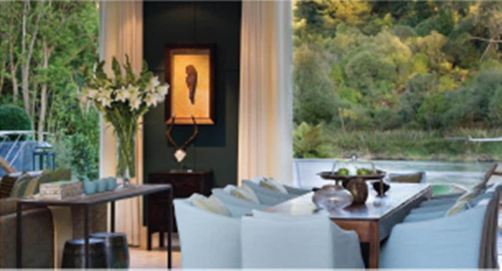 HUKA LODGE 44/66