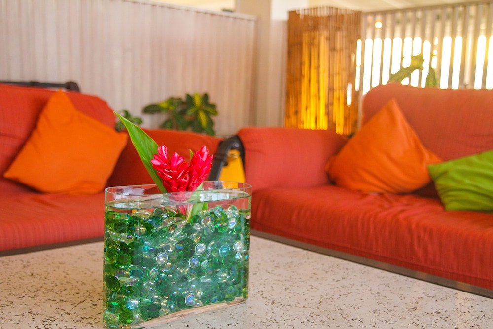 TRADE WINDS HOTEL 44/69