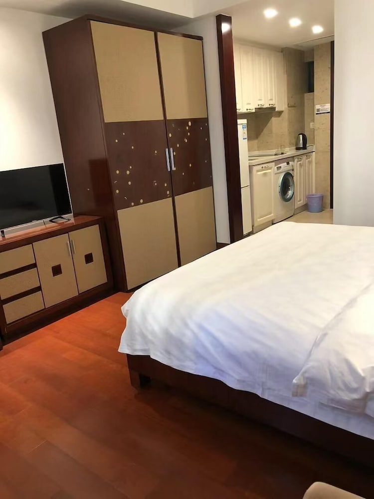 Shanghai ZiYuan Service Apartment 24/61