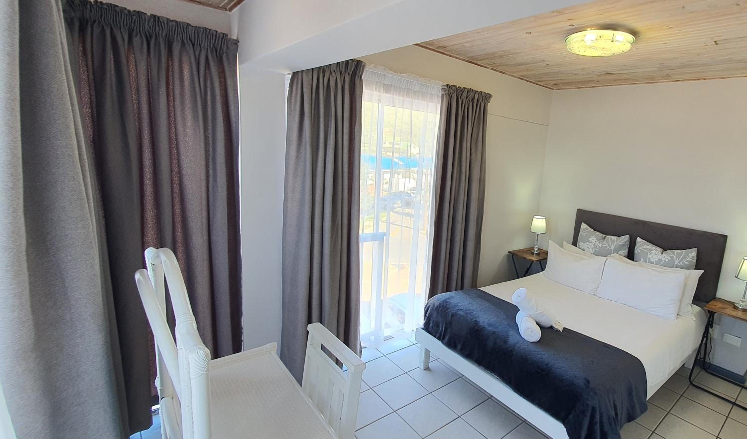 Point Village Hotel 28/76