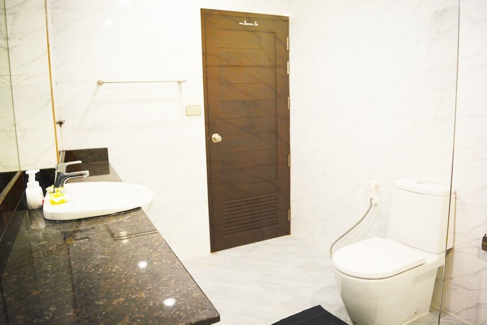 Serena Sathorn Suites 32/44