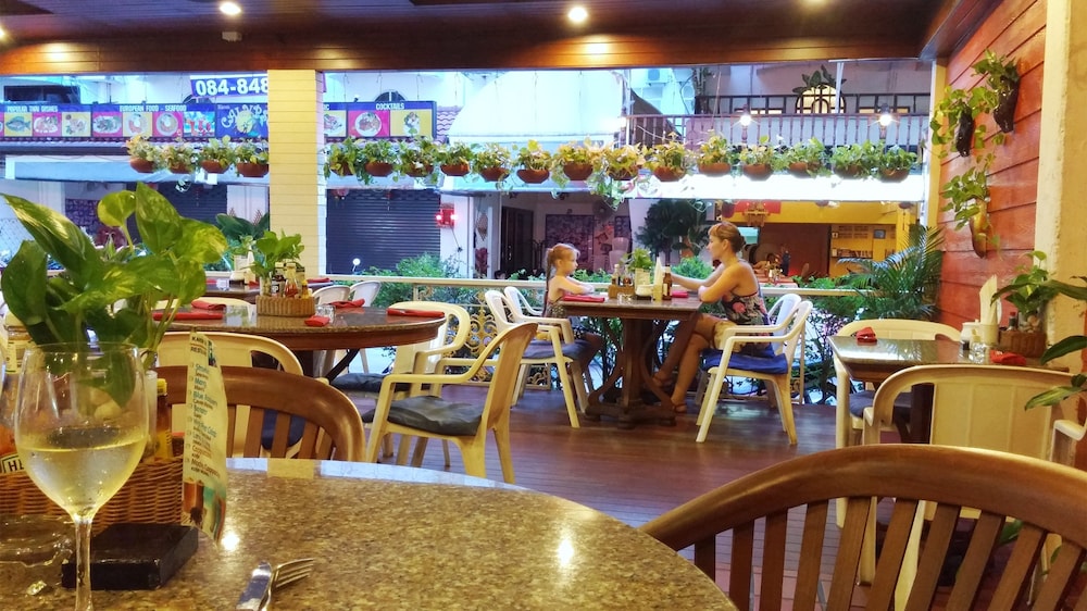 KARON CAFE INN 39/44