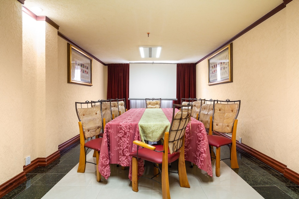 Howard Johnson by Wyndham Toluca 43/49