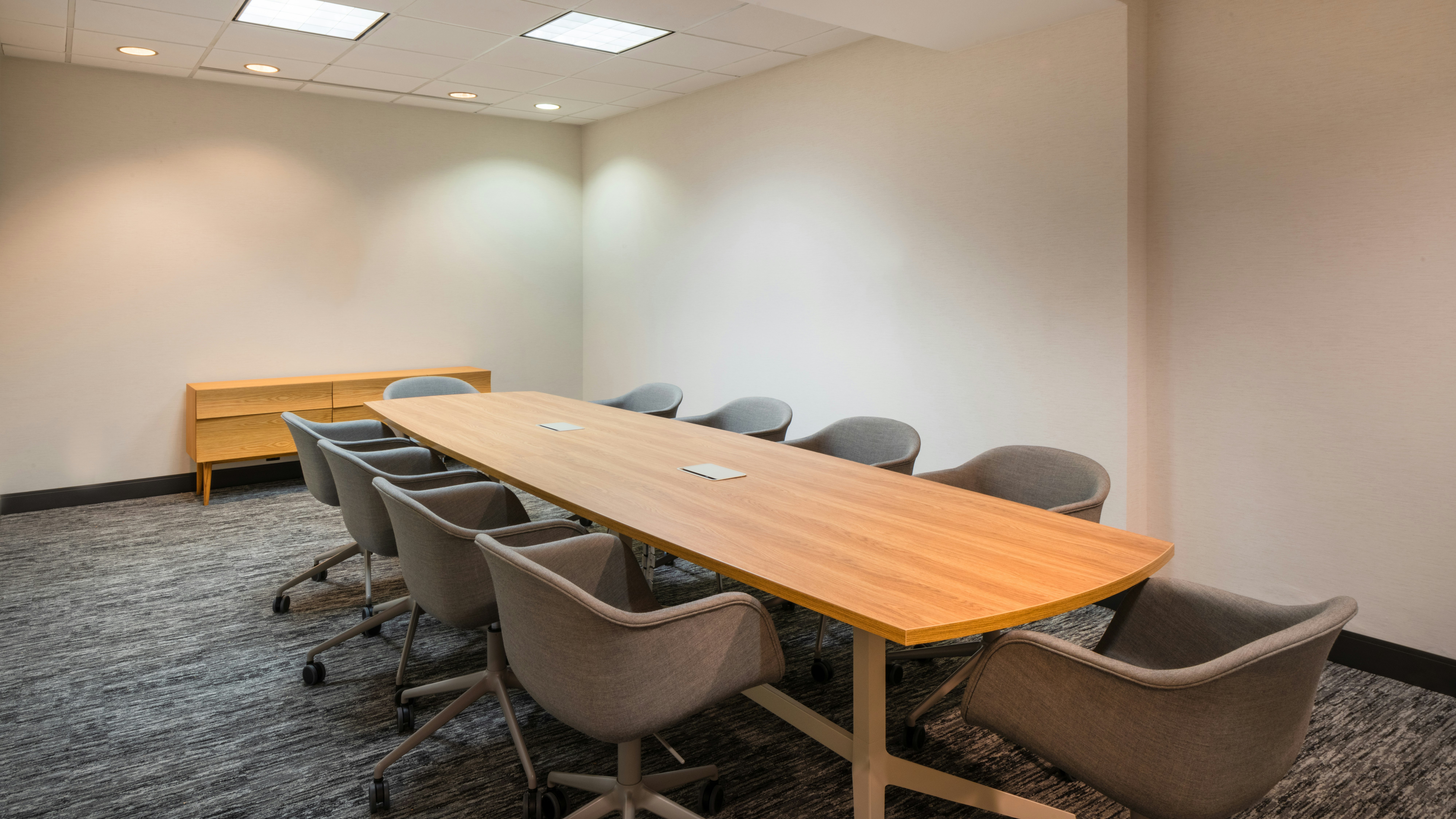 DoubleTree by Hilton Newark Penn Station 42/46