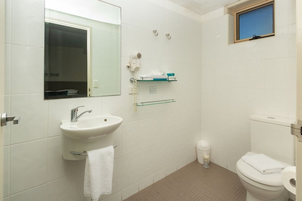 THE DORSAL BOUTIQUE HOTEL 44/48