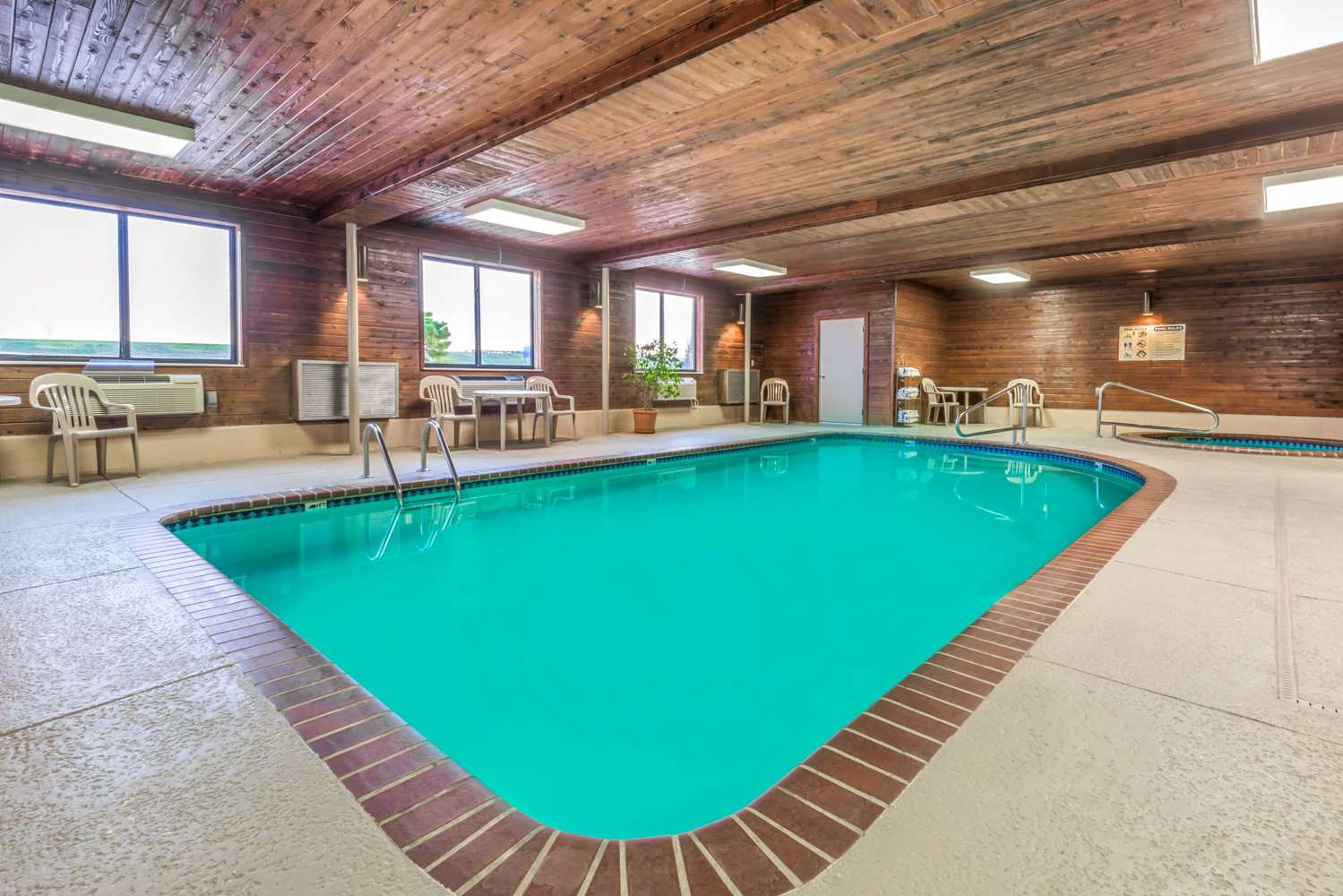 Super 8 By Wyndham Salina I-70 18/29