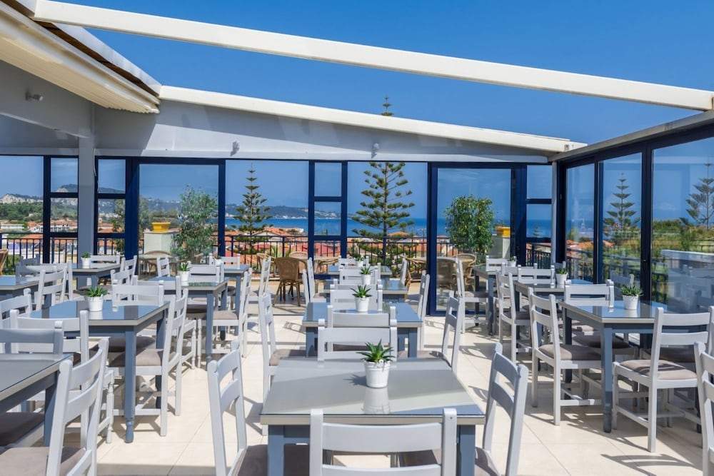 Contessa Hotel 81/105