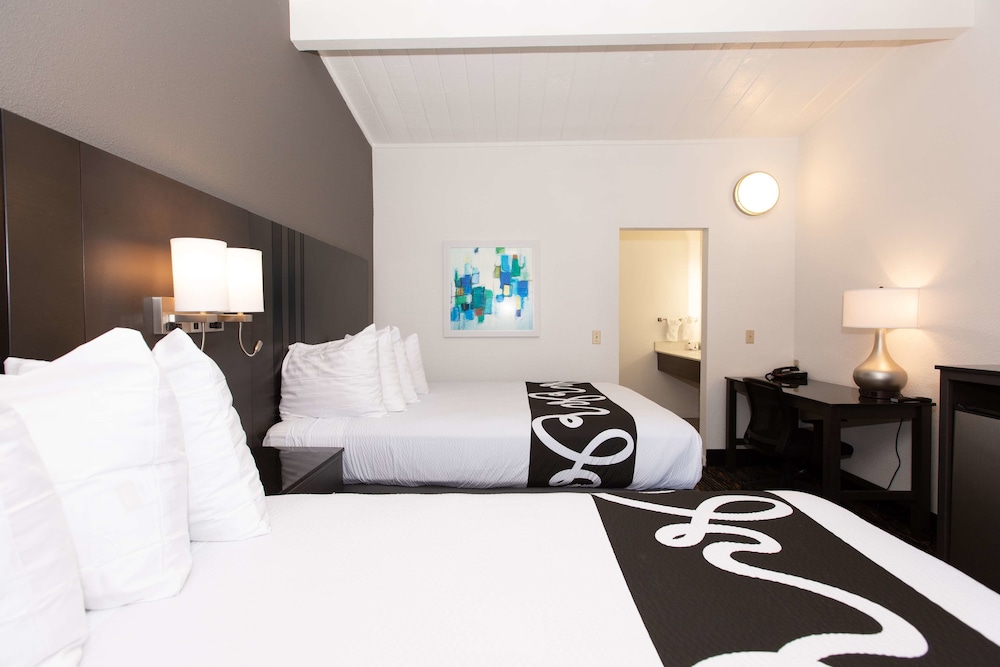 Standard, 2 Queen Beds
