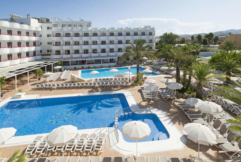 Coral Star Apartments 12/70