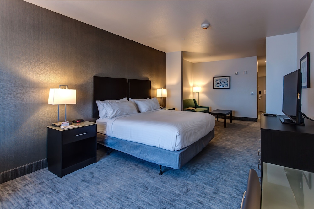 Holiday Inn Express & Suites Gatesville N. Ft Hood 15/65