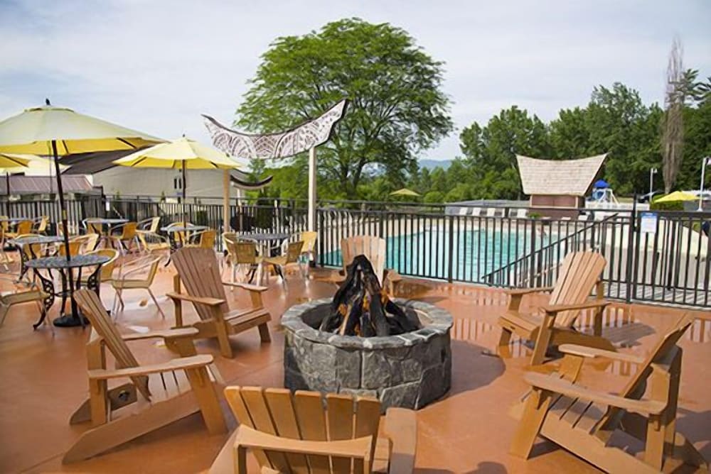 Tiki Resort 47/69