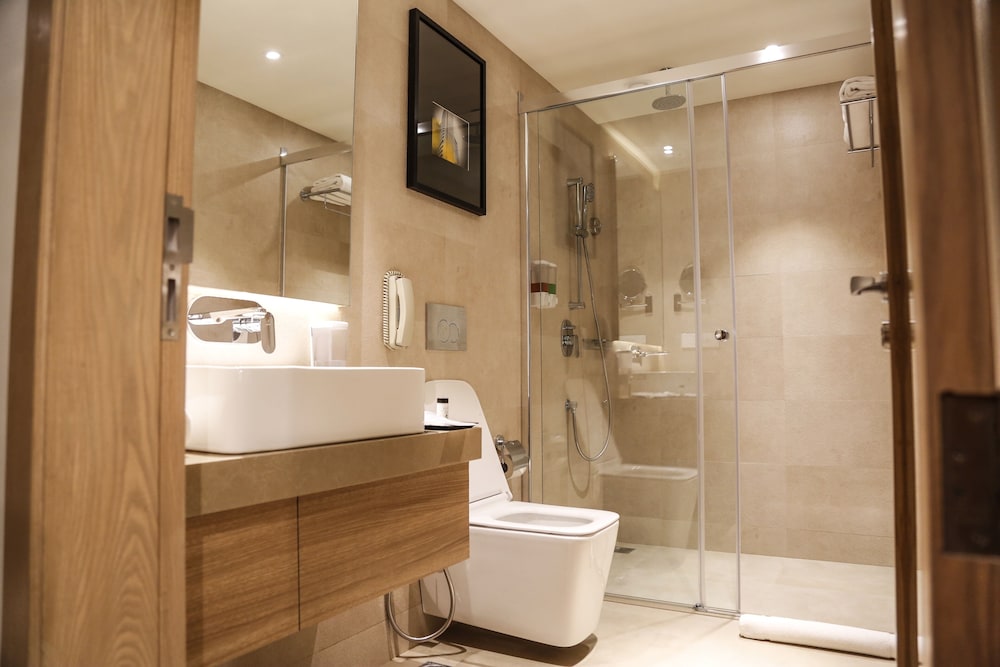 Royal Hometel Suites Dahisar Mumbai 36/43