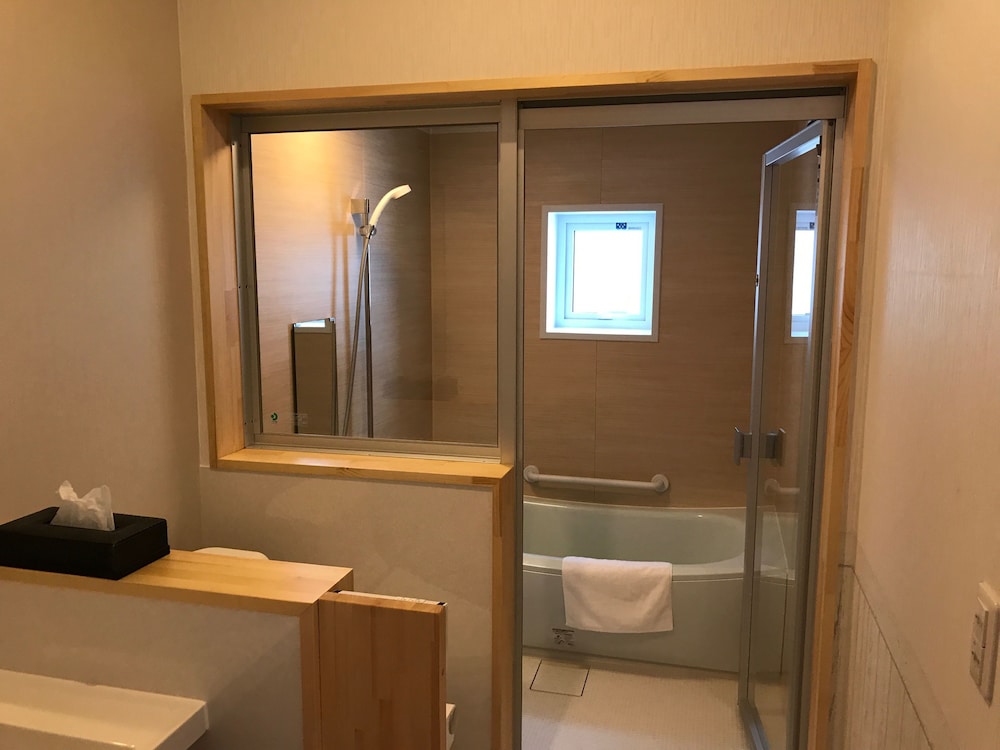 Tsuru Apartments 9/56