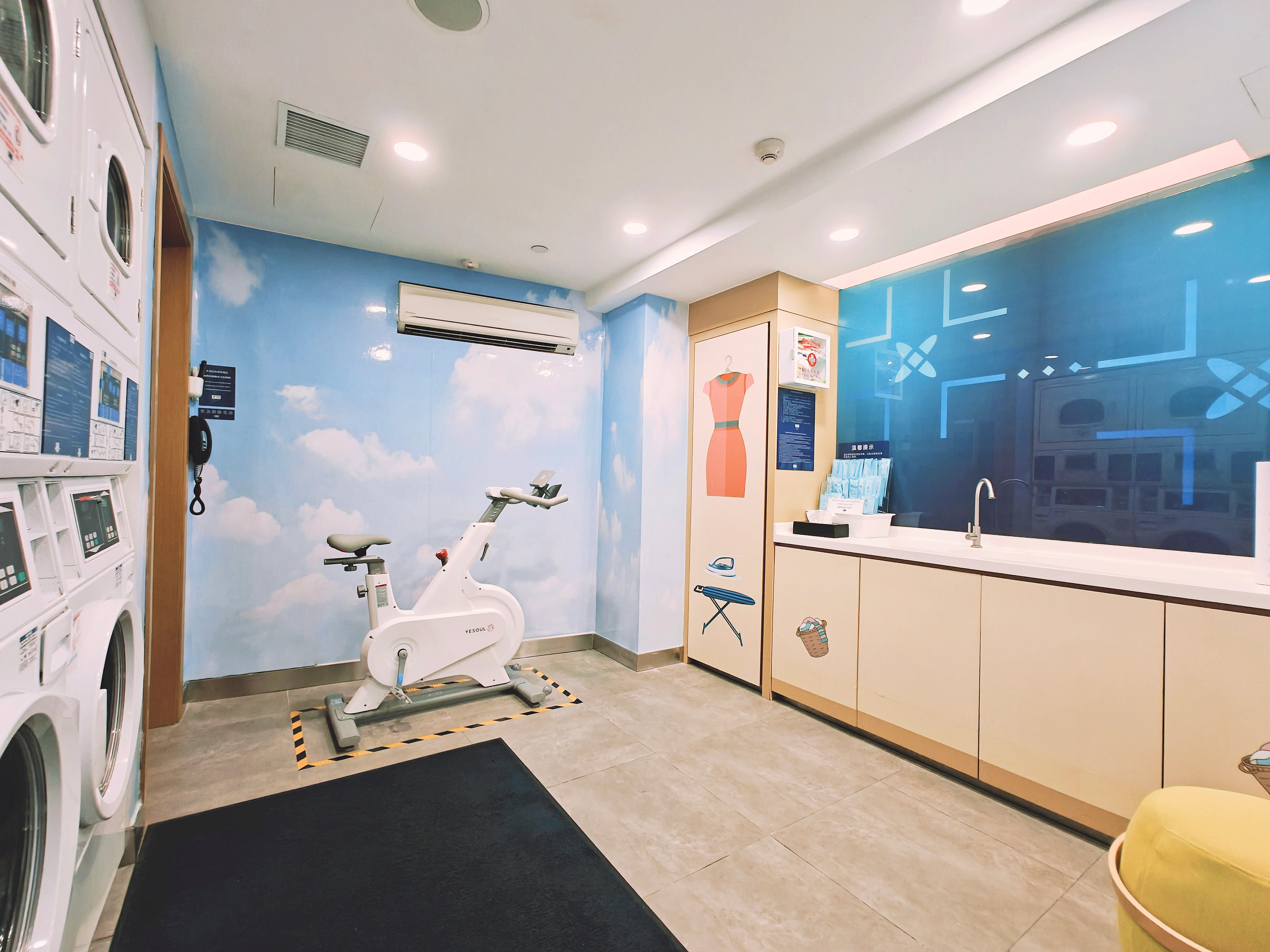 Holiday Inn Express Macau City Centre 50/50