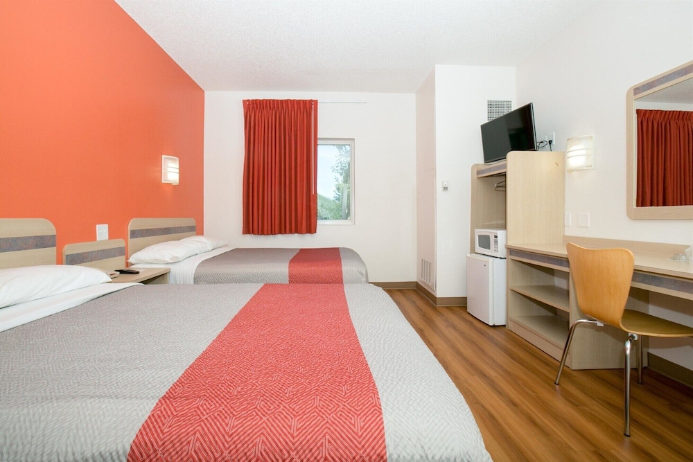 غرفة قياسية بسريرين مزدوجين، Motel6 Brooklyn Center, MN - Minneapolis 2/10