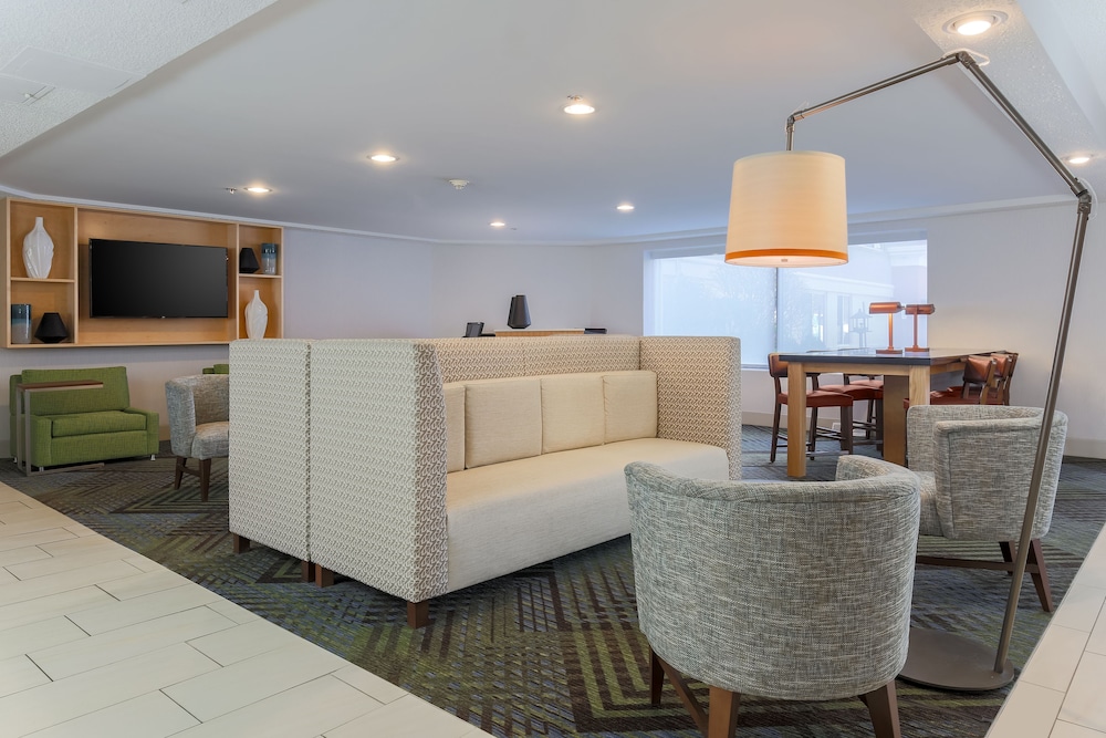 Holiday Inn Express Milwaukee West Medical Center 14/59