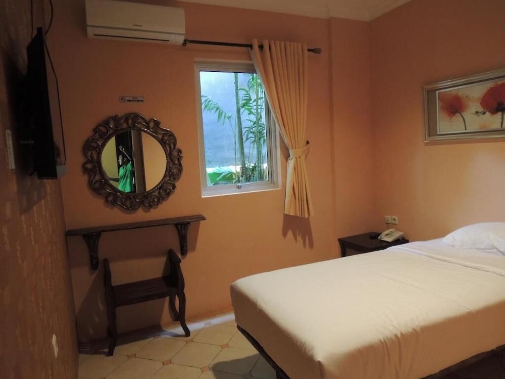 Twins Hotel Manggadua 42/65