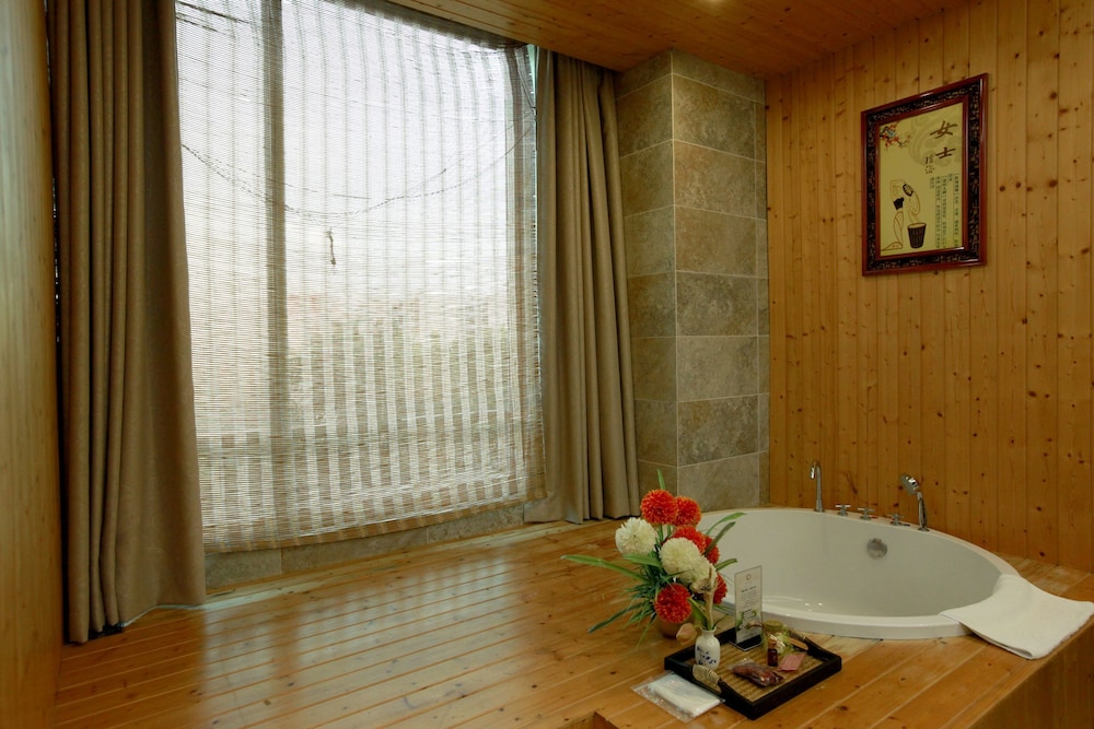 Jun Chen Health Hotel 32/34