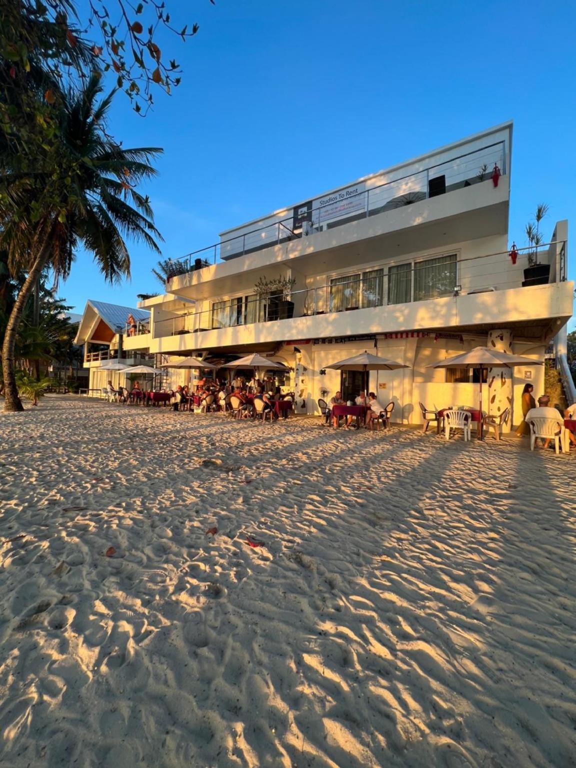 Oro Beach Resort 48/50